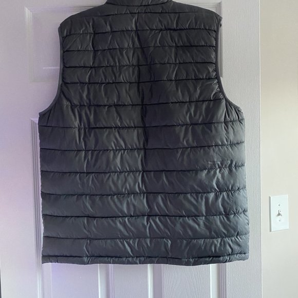 MEN'S IZOD ADVANTAGE PERFORMANCE CHARCOAL PUFFER VEST SZ M - Picture 2 of 4